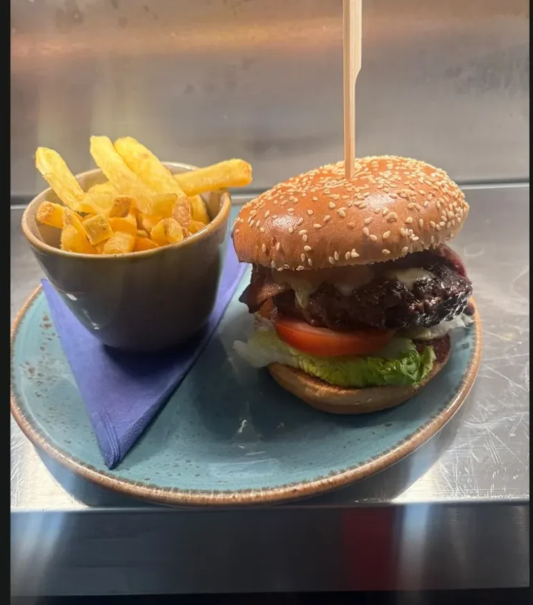 6oz beef burger with crispy bacon, cheese and fries