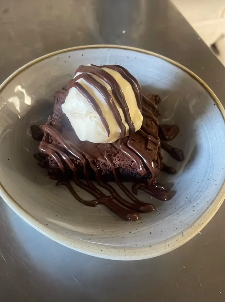 Chocolate fudge brownie with ice cream